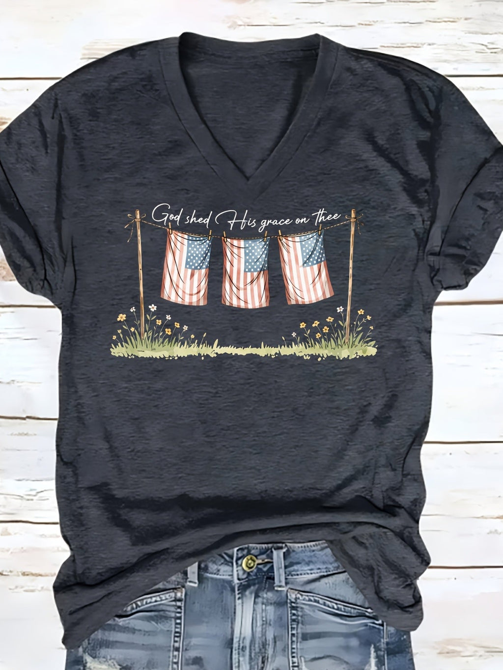 American Flag Clothesline Grass Flowers God Shed His Grace on Thee Daily Casual Picnic Independence Day Patriotic Celebration Pullover Comfortable And Soft Women'S V-Neck T-Shirt