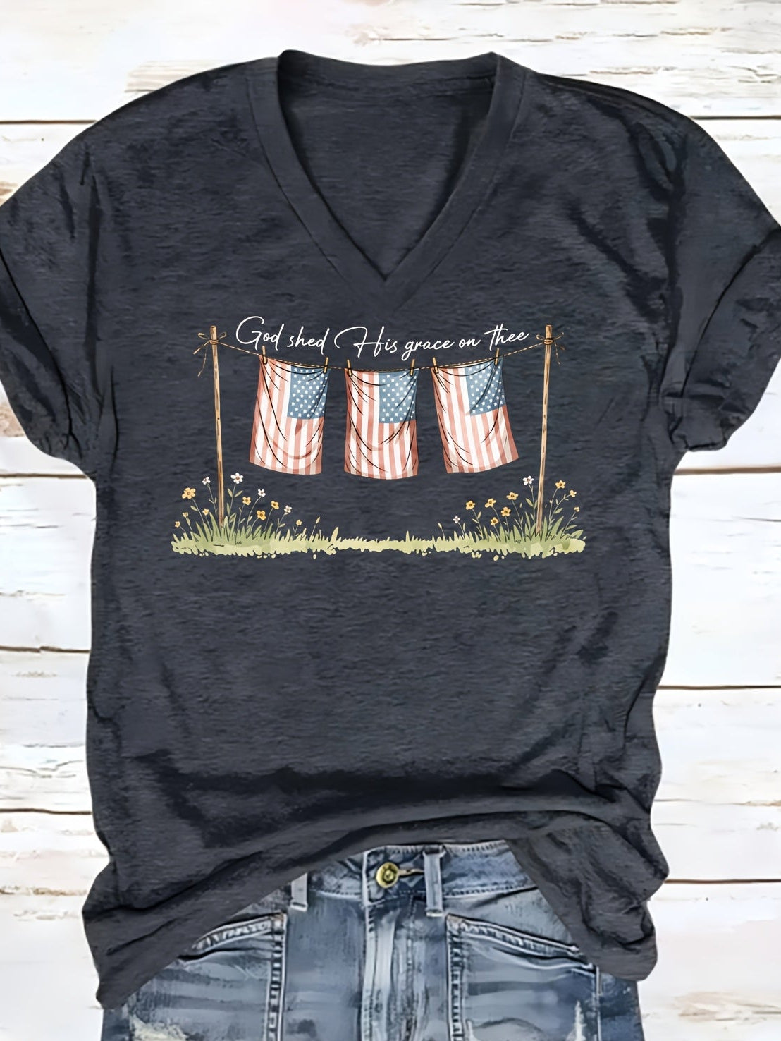 American Flag Clothesline Grass Flowers God Shed His Grace on Thee Daily Casual Picnic Independence Day Patriotic Celebration Pullover Comfortable And Soft Women'S V-Neck T-Shirt